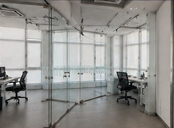 Frameless glass meeting room